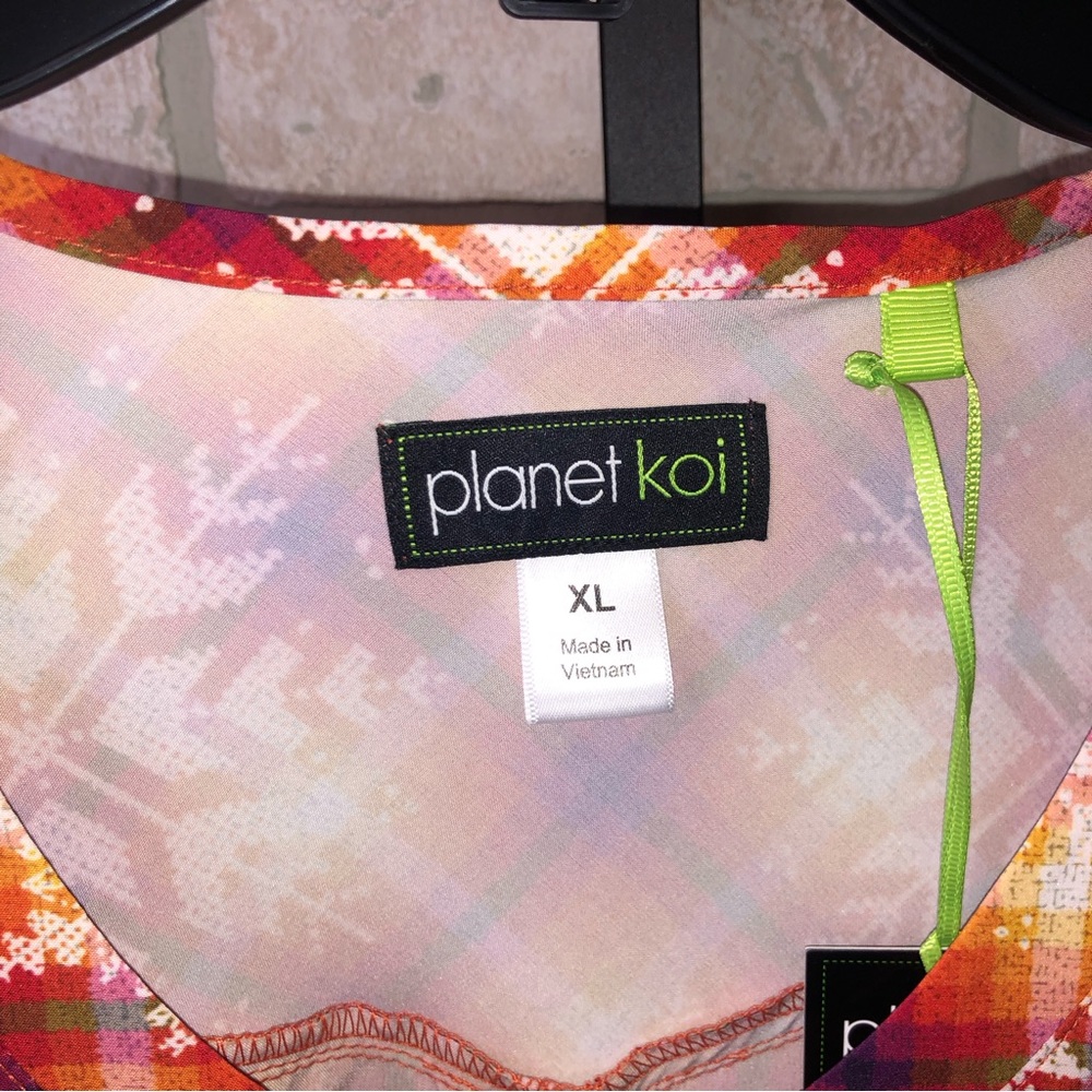 NWT Planet Koi orange plaid snowflake pattern short sleeve scrub top - Picture 7 of 11